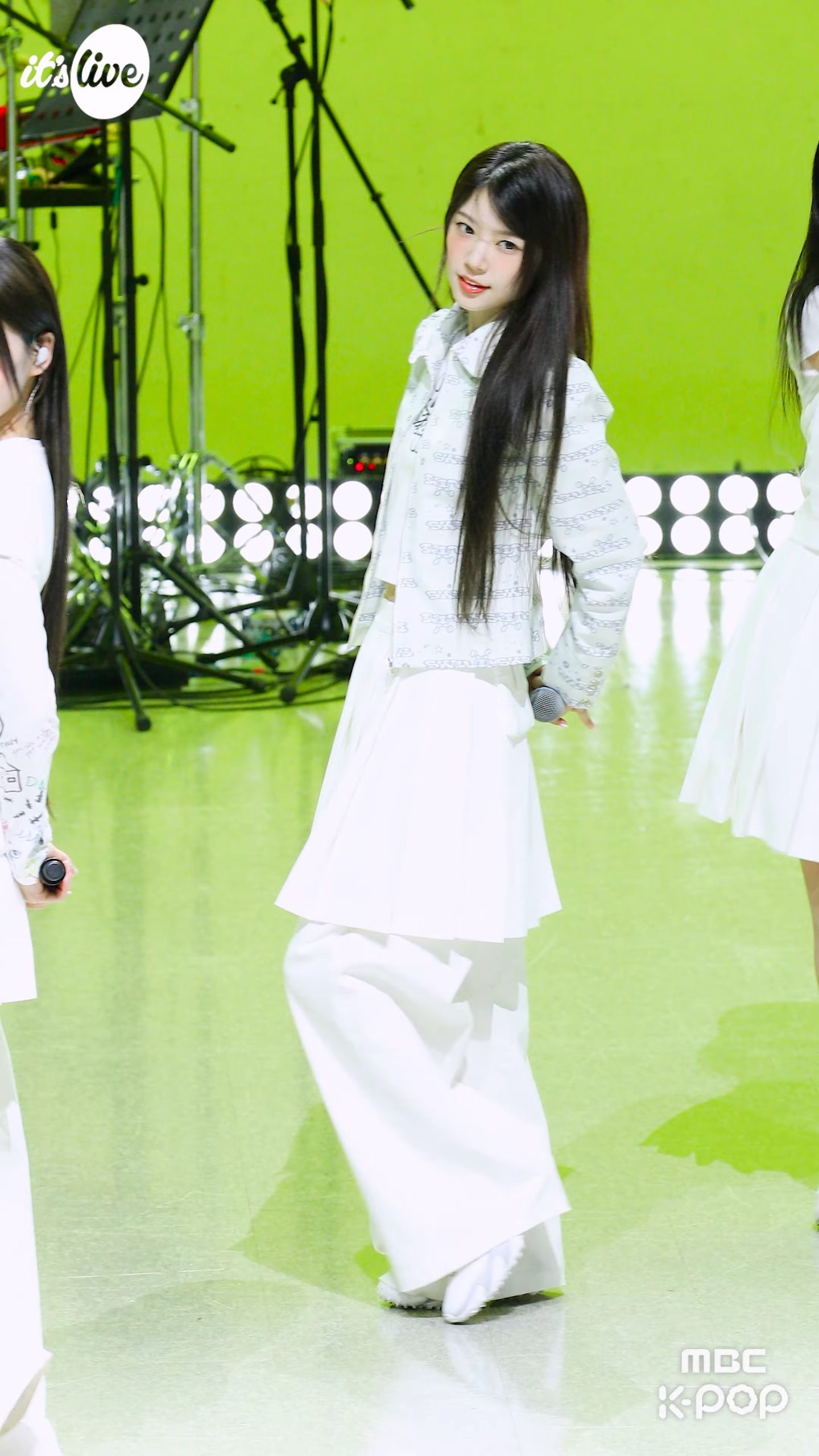 图片[2]-20250424 ILLIT 女团饭拍秀[10部合集 2.9G]-饭拍吧