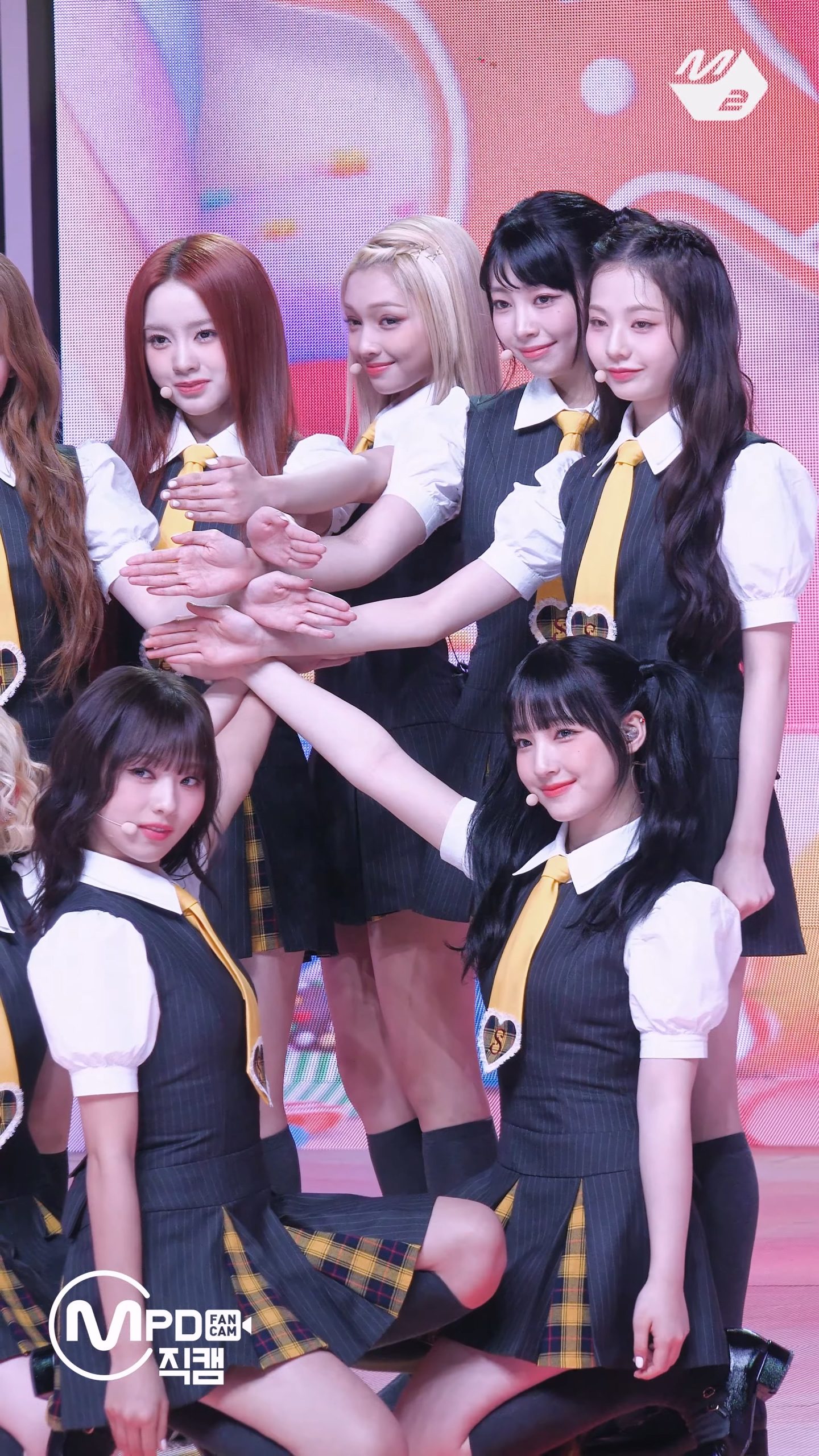 20250424 UNIS 女团饭拍秀[3部合集 1.13G]-饭拍吧