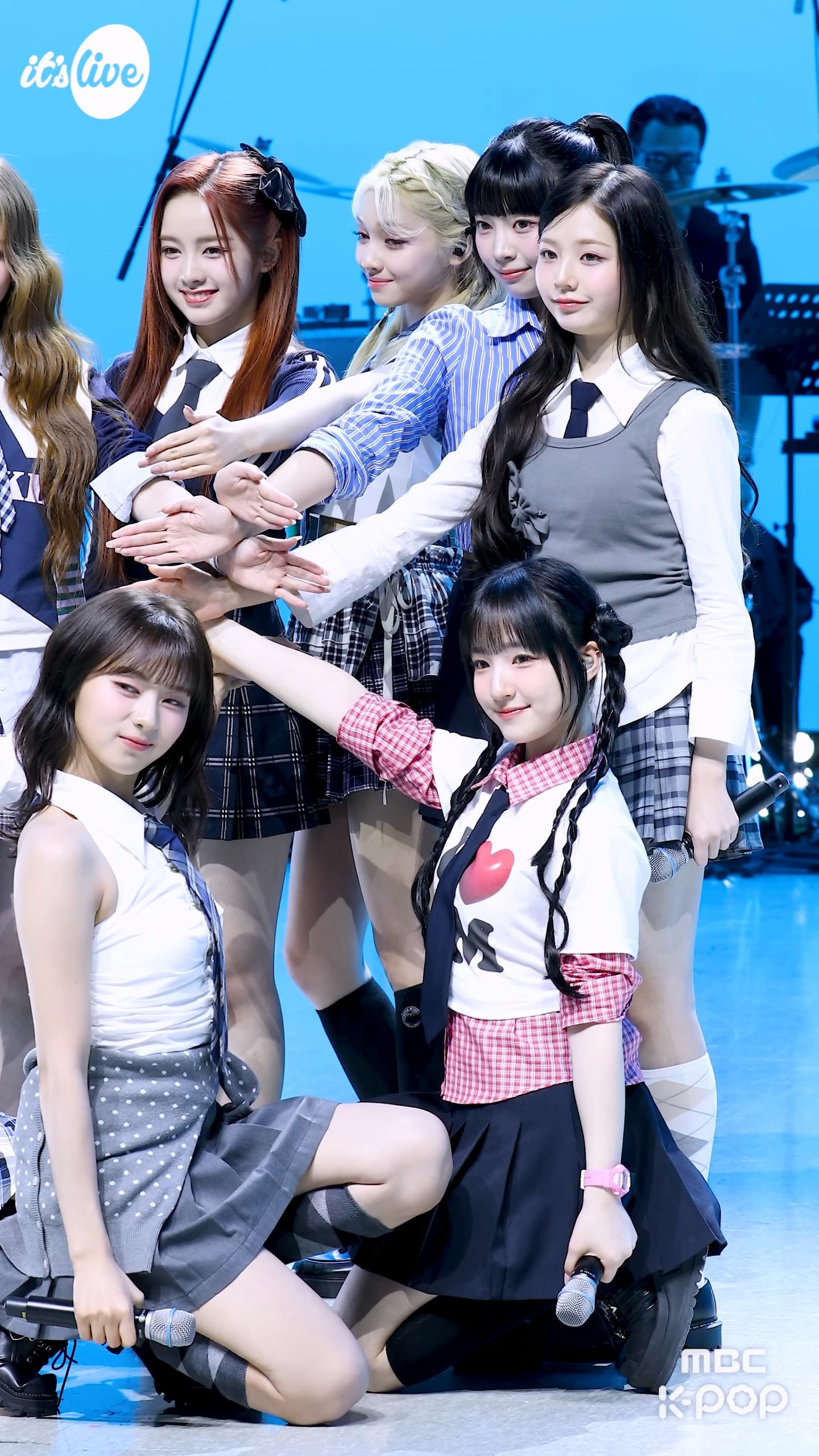 20250429 UNIS  女团饭拍秀[4部合集 1.35G]-饭拍吧