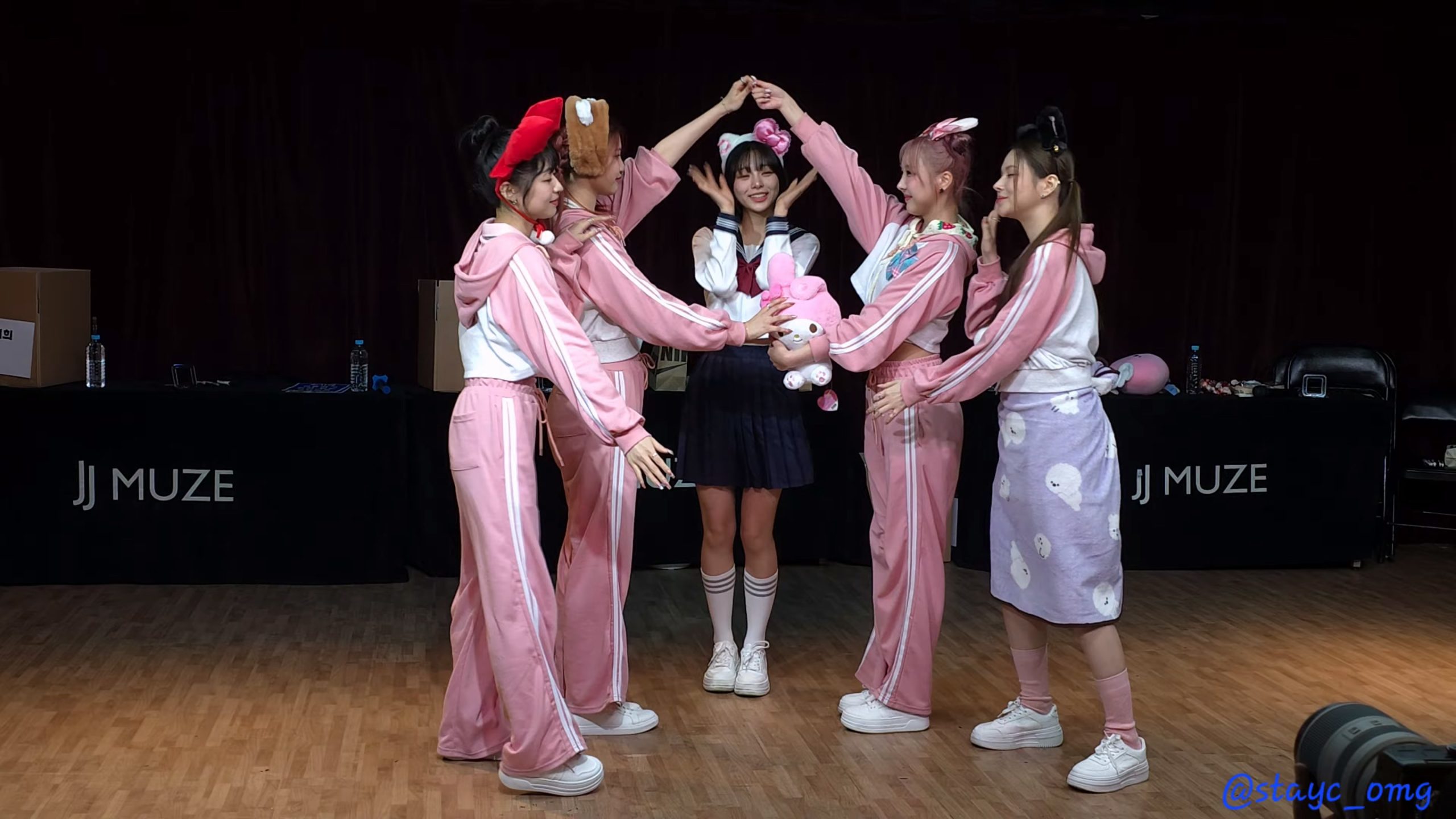 20250526 UDTT 女团饭拍秀[4部合集 1.48G]-饭拍吧