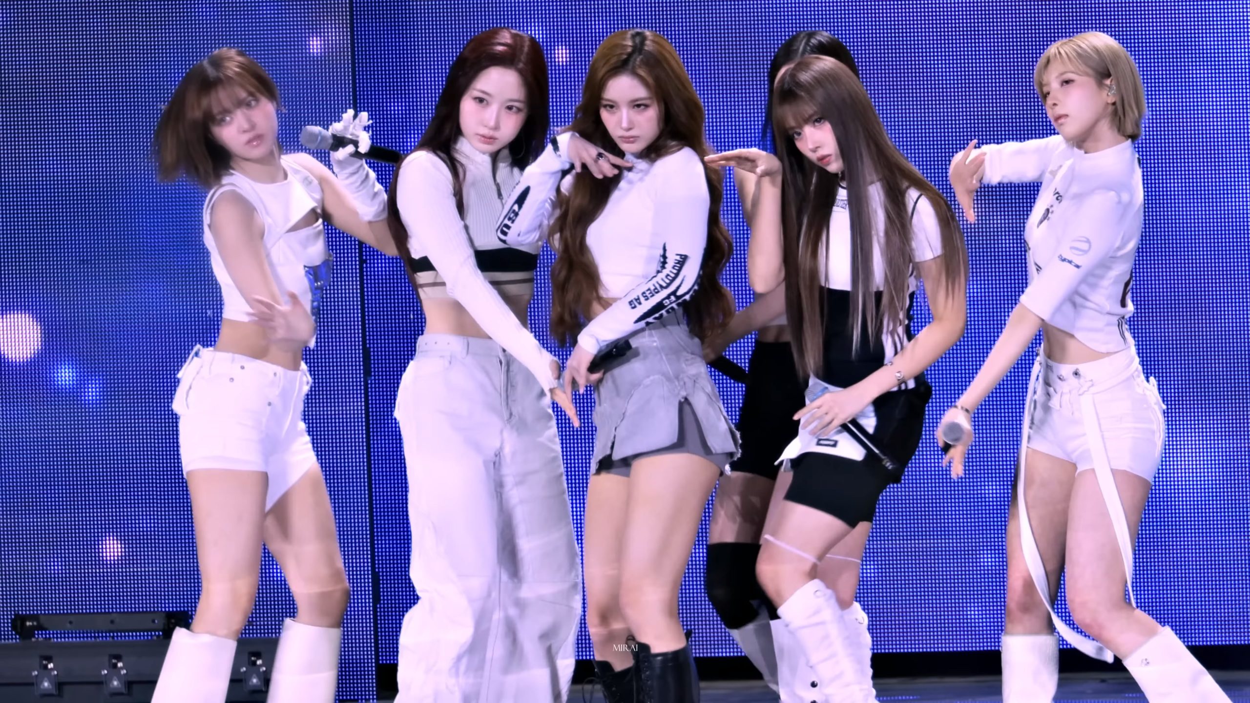 20250430 NMIXX 女团饭拍秀[9部合集 7.56G]-饭拍吧