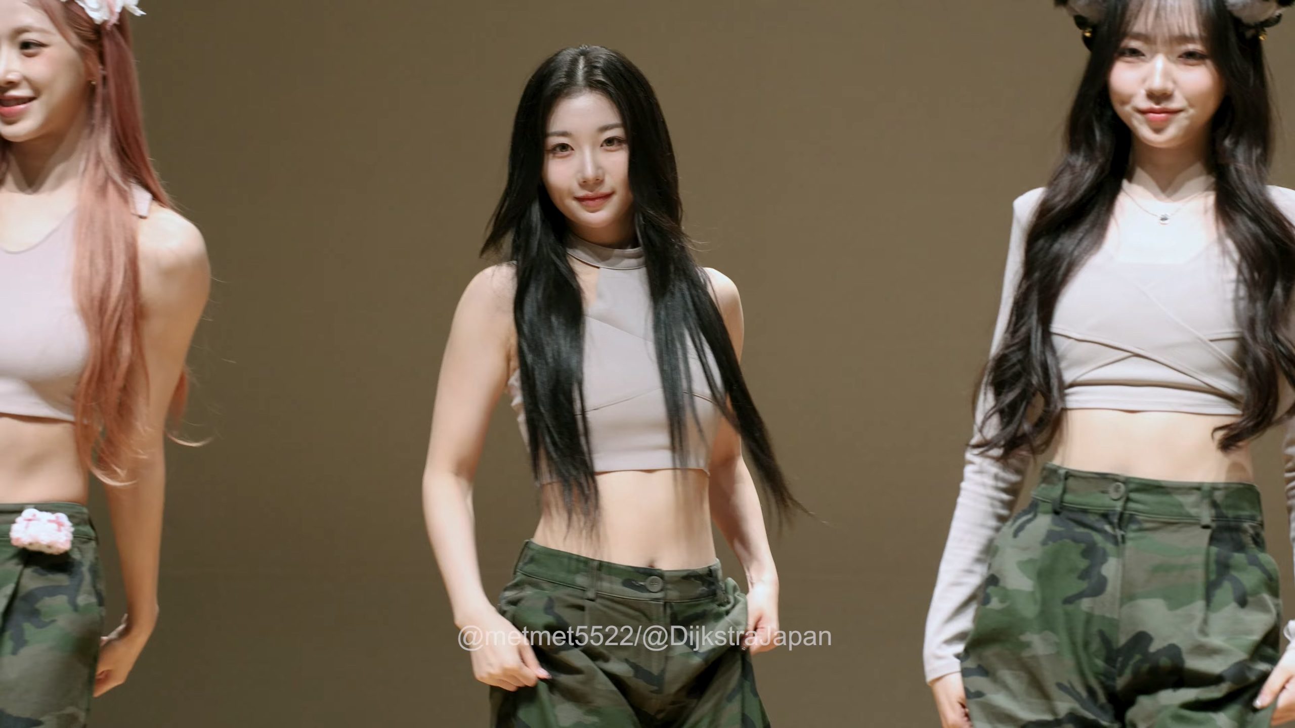 20250606 tripleS 女团饭拍秀[2部合集 882M]-饭拍吧