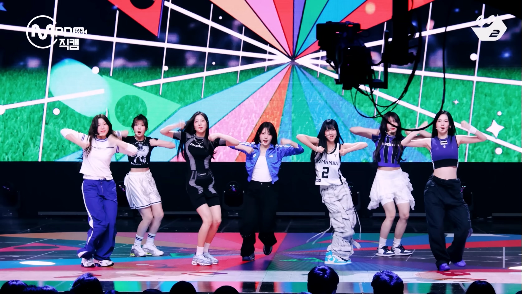 20250619 USPEER 女团饭拍秀[2部合集 772M]-饭拍吧