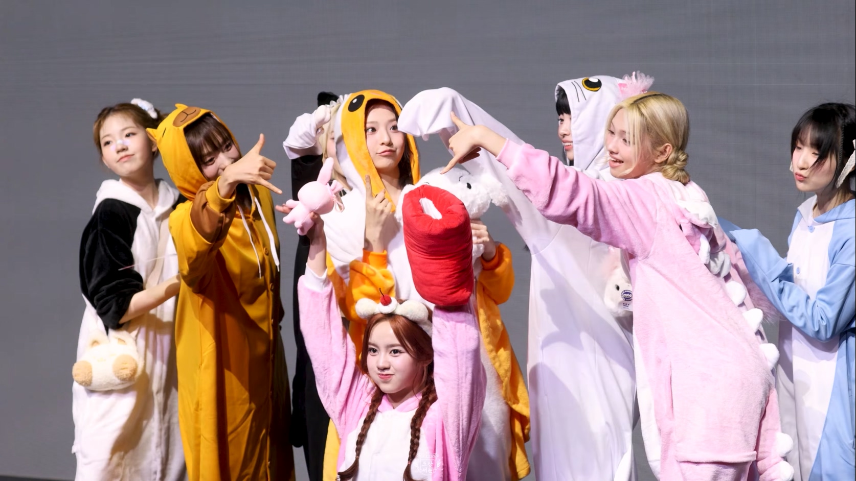 20250622 UNIS 女团饭拍秀[3部合集 1.41G]-饭拍吧