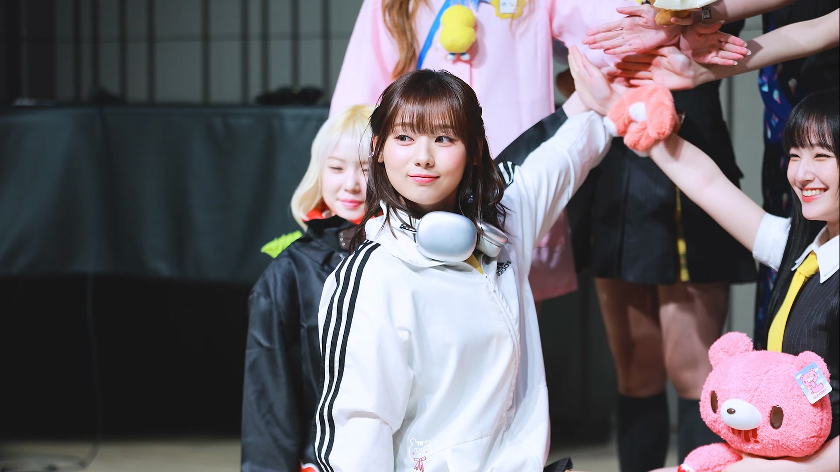 20250720 UNIS 女团饭拍秀[2部合集 928M]-饭拍吧