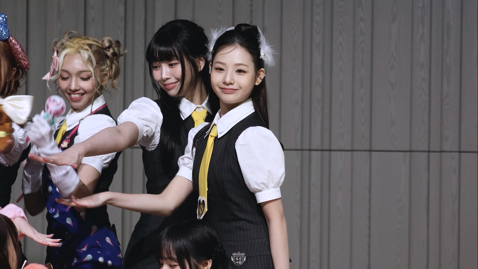 图片[2]-20250720 UNIS 女团饭拍秀[2部合集 928M]-饭拍吧