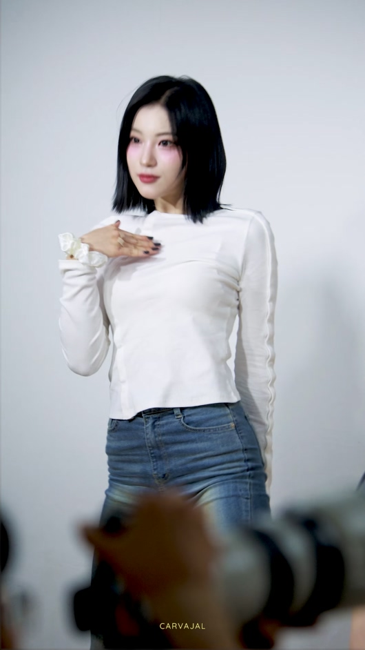 20250906 ICHILLIN 女团饭拍秀[4部合集 2.08G]-饭拍吧