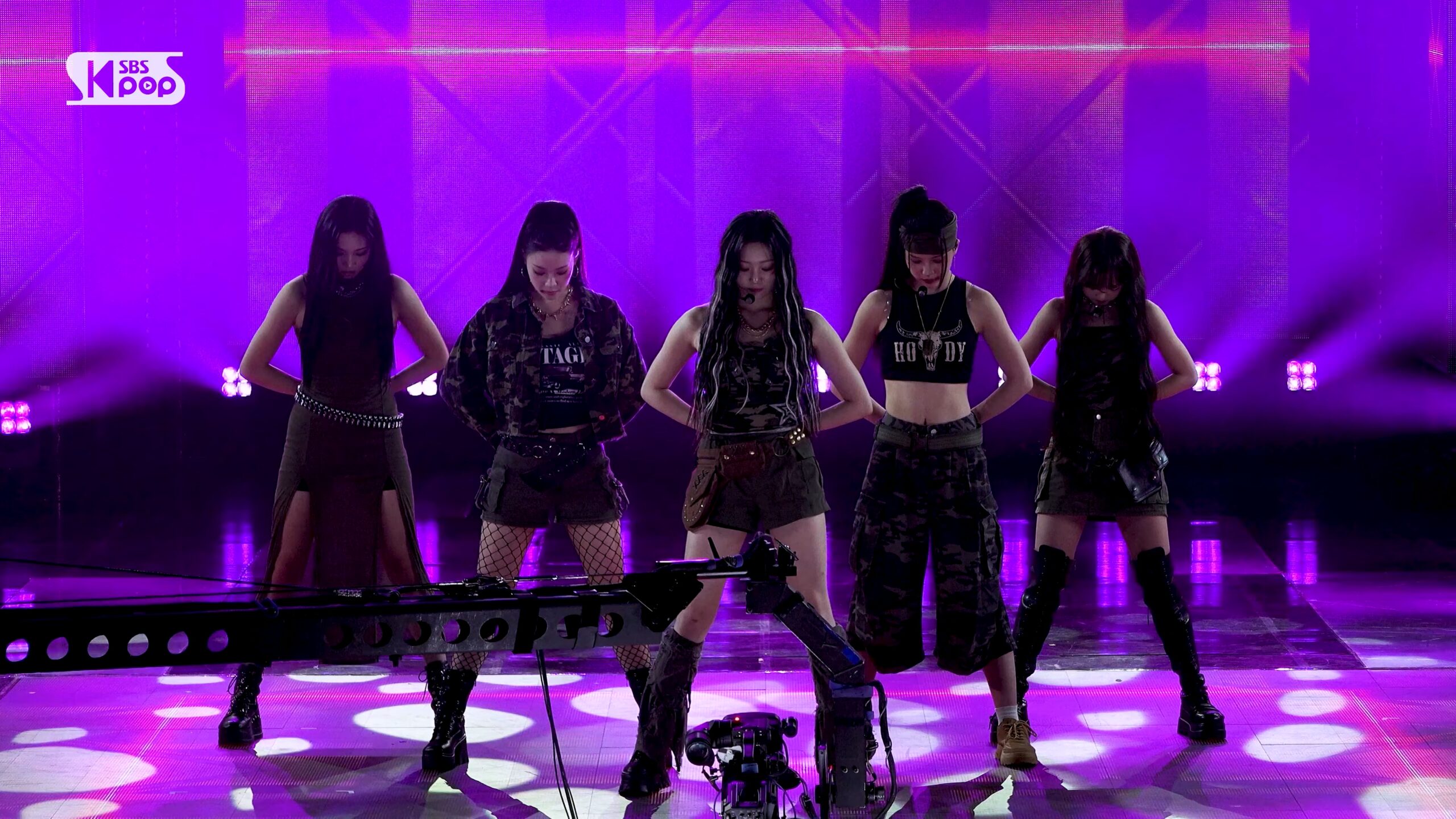 20251012 WiTCHX 女团饭拍秀[1部合集 689M]-饭拍吧