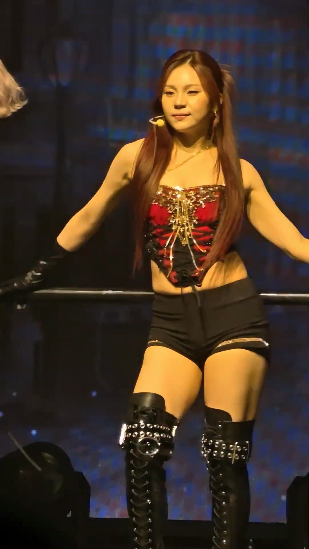 20251018 VIVIZ 女团饭拍秀[26部合集 11.9G]-饭拍吧