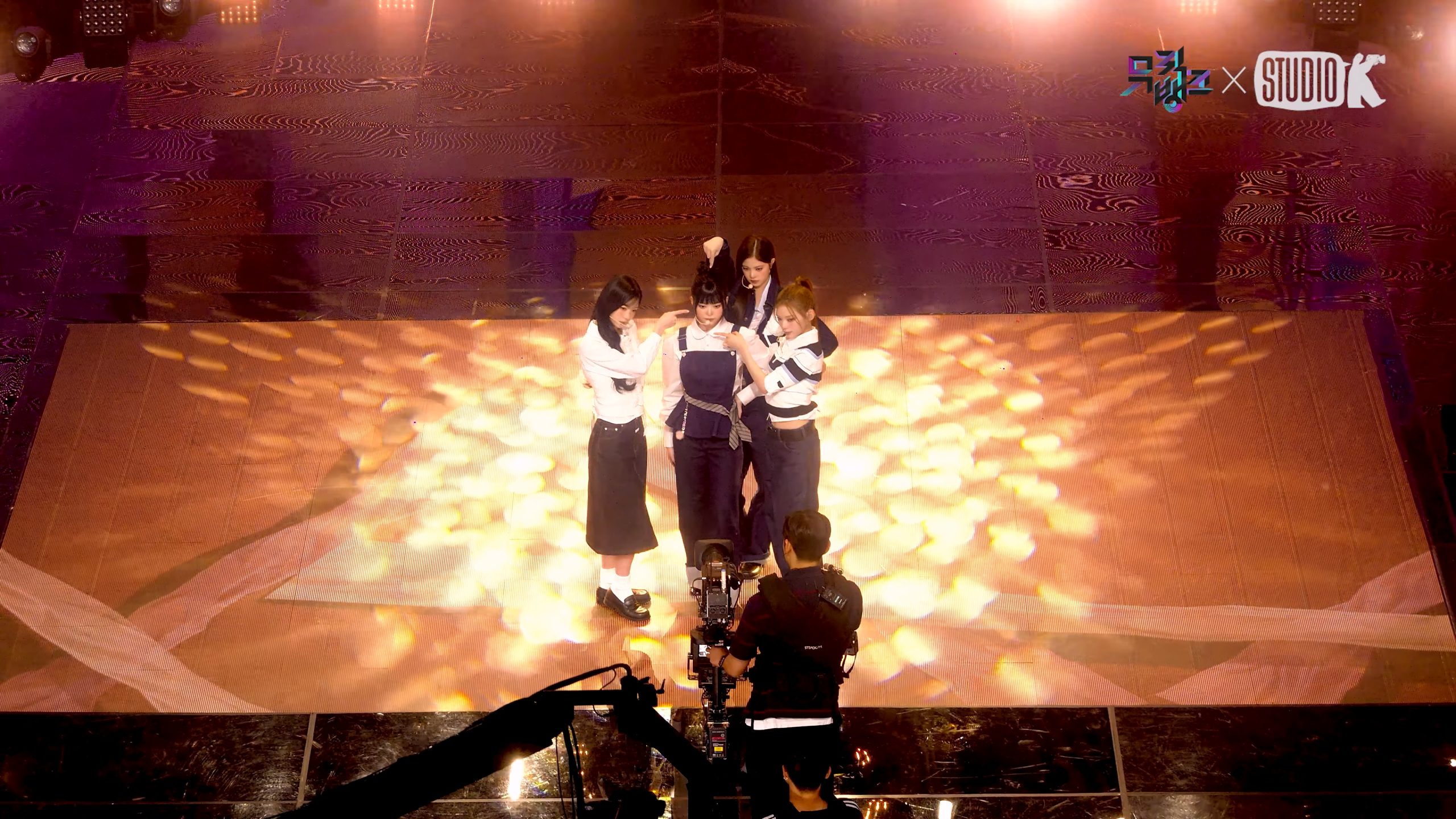 251205 cosmosy 女团饭拍秀[1部合集 1.36G]-饭拍吧