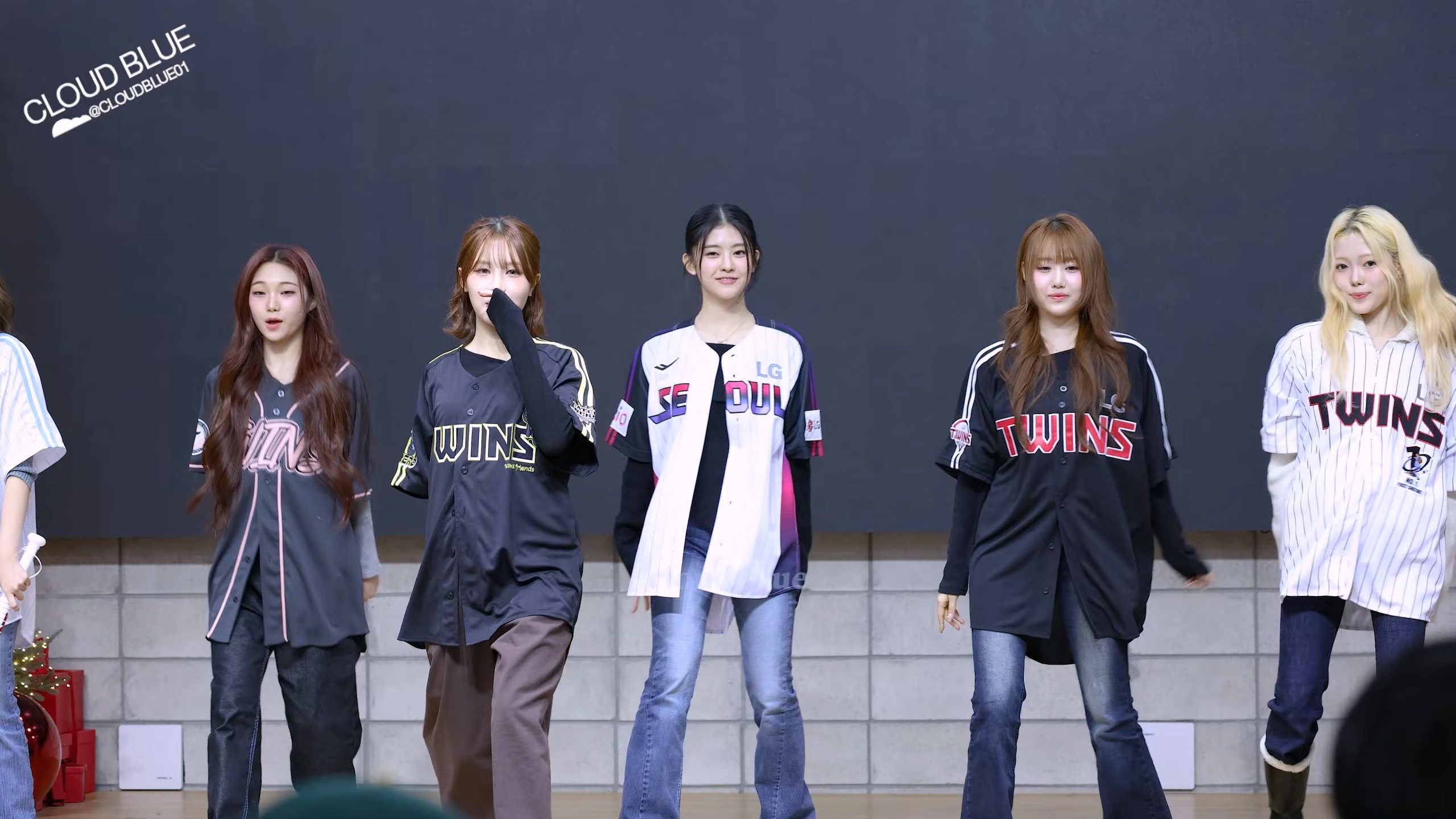 251214 KIIRAS 女团饭拍秀[9部合集 3.79G]-饭拍吧