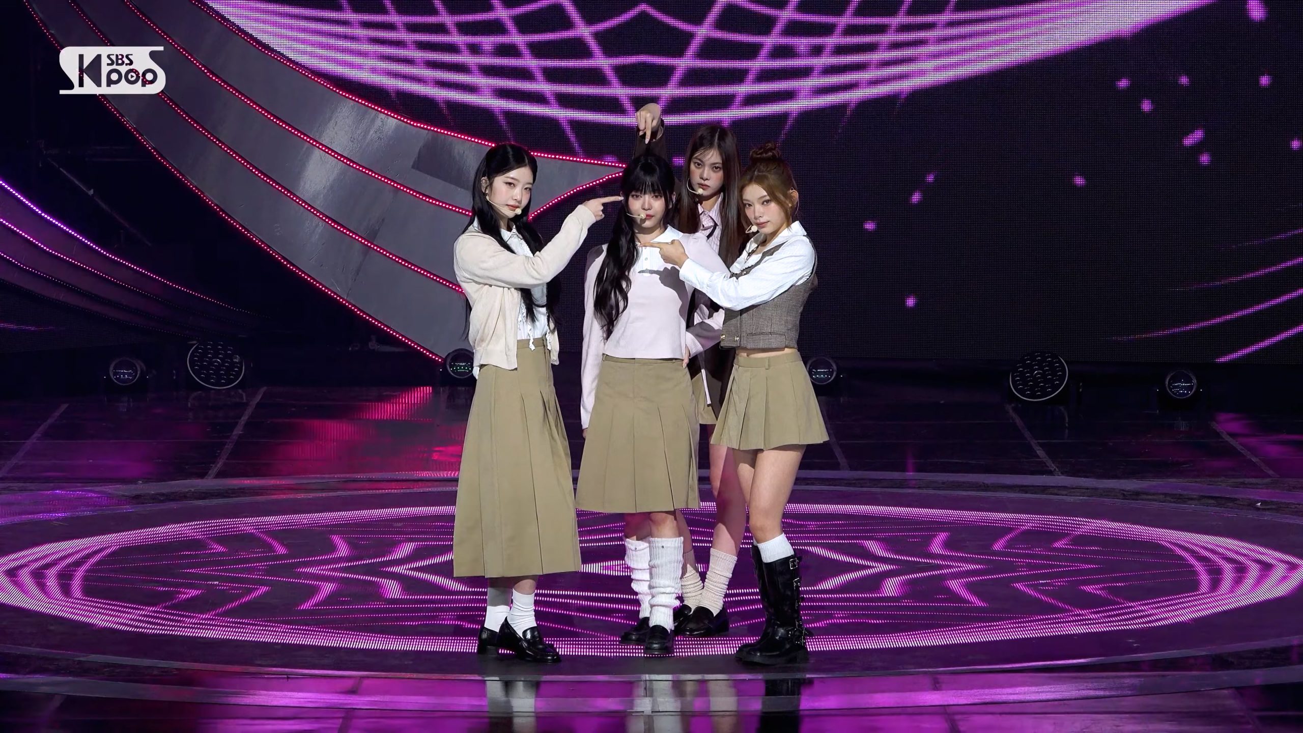 251207 cosmosy 女团饭拍秀[1部合集 457M]-饭拍吧