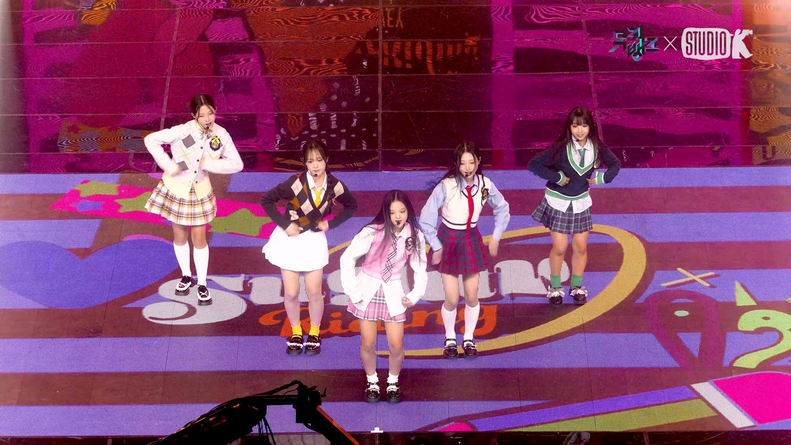 251128 Burvey 女团饭拍秀[1部合集 1.6G]-饭拍吧