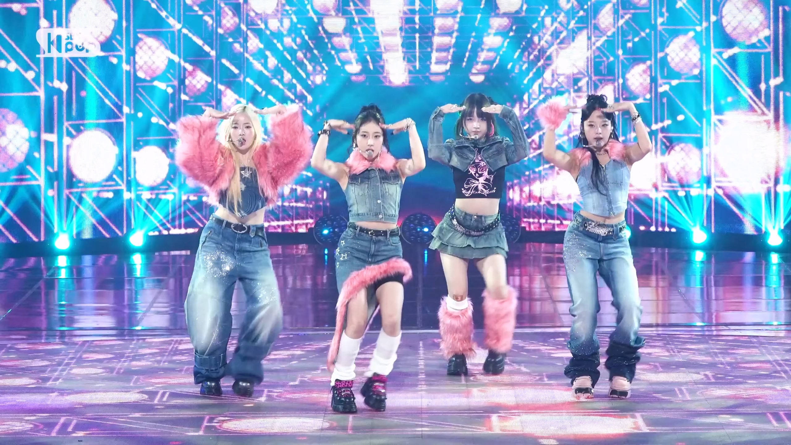 251130 VVUP 啦啦队 女团饭拍秀[1部合集 351M]-饭拍吧