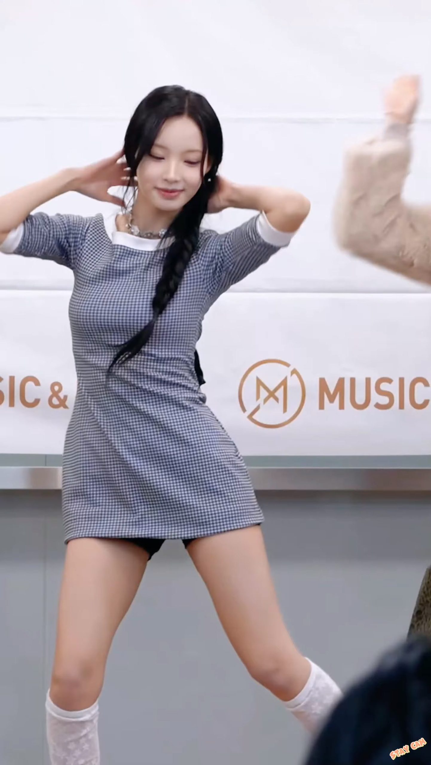 图片[2]-251129 RESCENE 女团饭拍秀[5部合集 2.23G]-饭拍吧