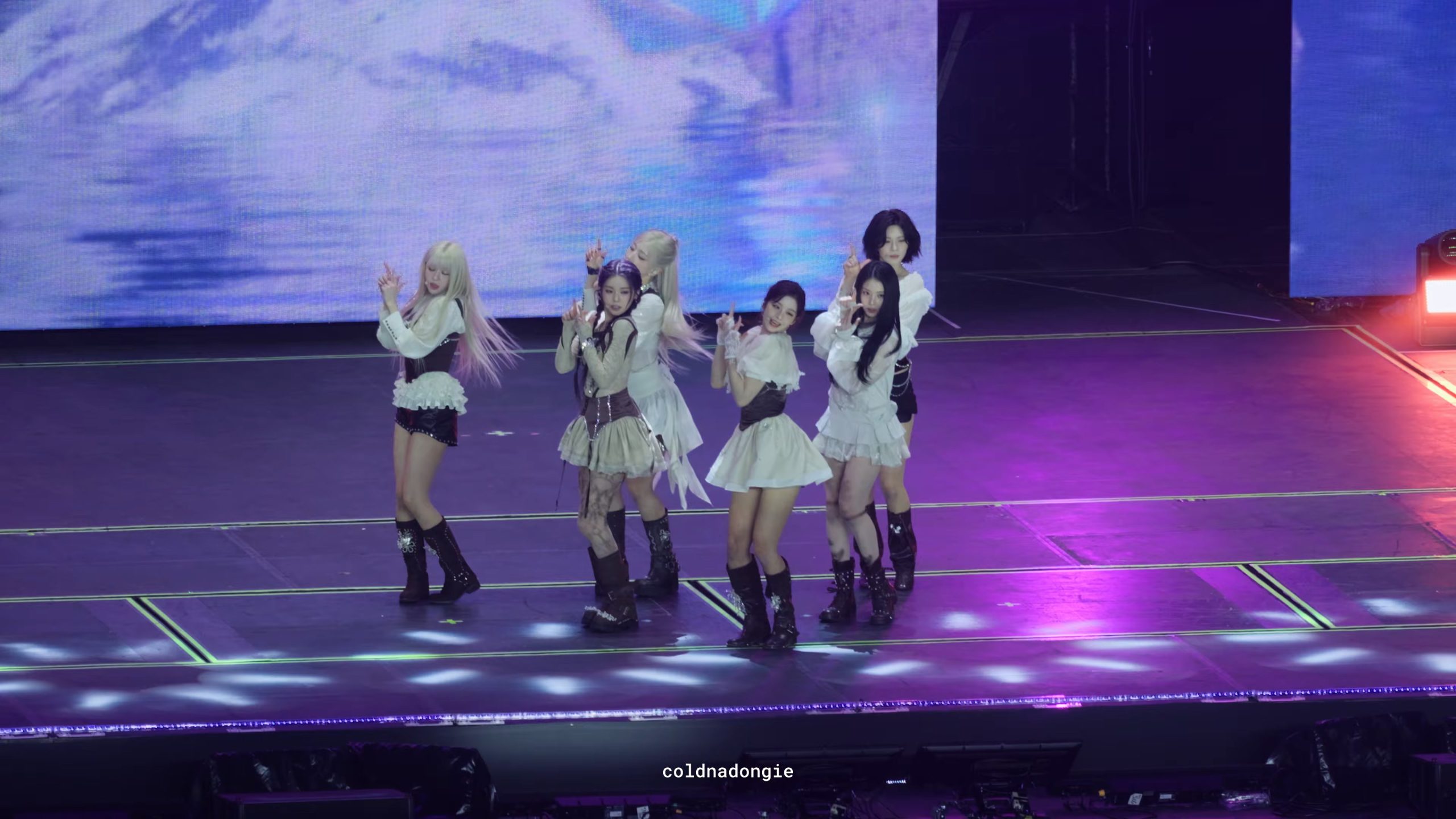 251213 NMIXX 女团饭拍秀[4部合集 1.17G]-饭拍吧