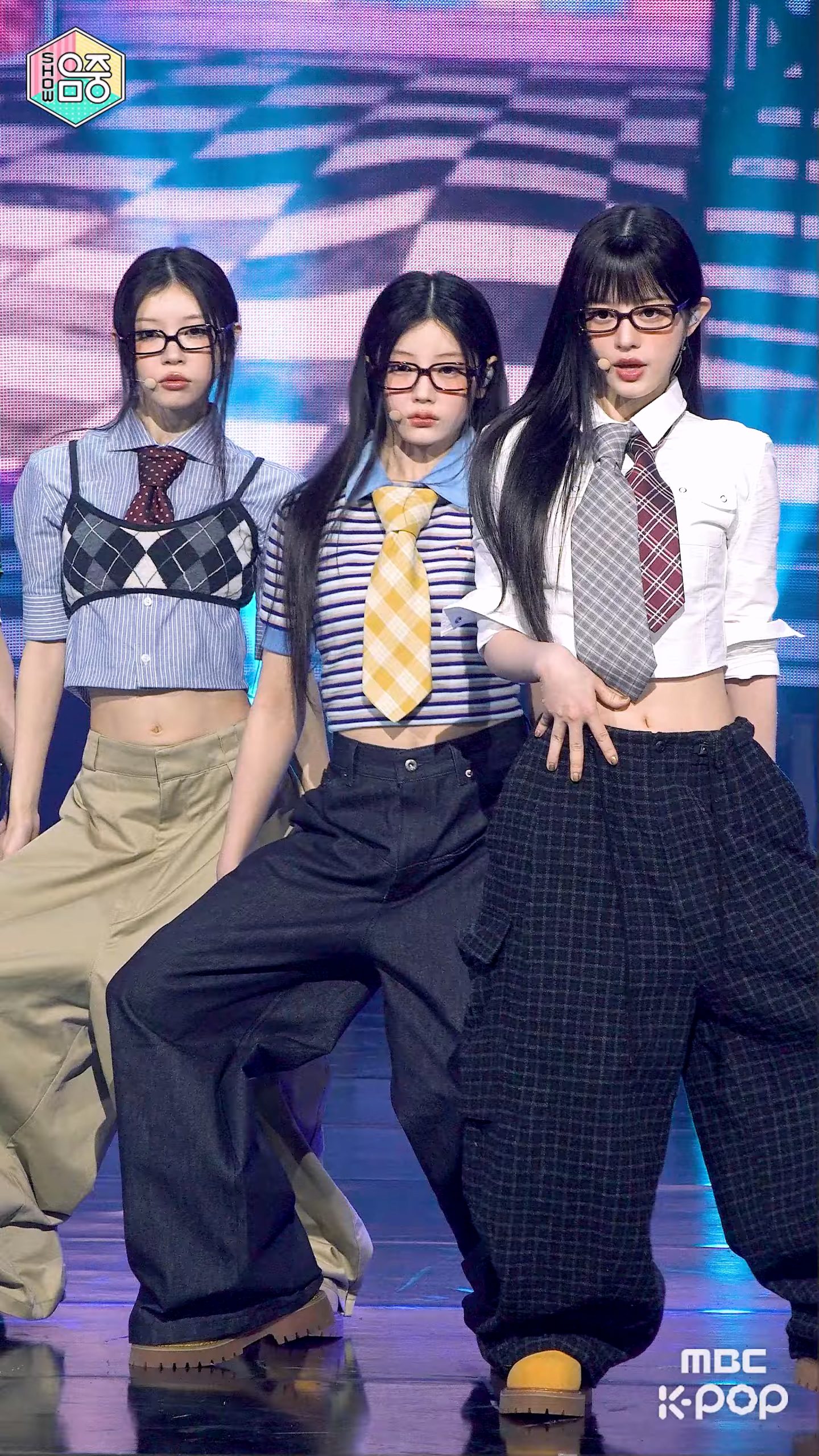 图片[2]-251206 ILLIT 女团饭拍秀[4部合集 1.36G]-饭拍吧